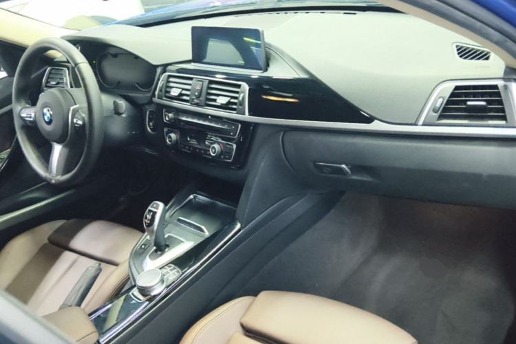 Used BMW 3 Series 2019 320Li M Sport Package Center Console