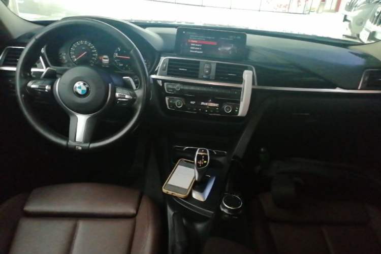 Used BMW 3 Series 2019 320Li M Sport Package Center Console