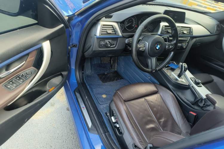 Used BMW 3 Series 2019 320i M Sport Package Driver Seat