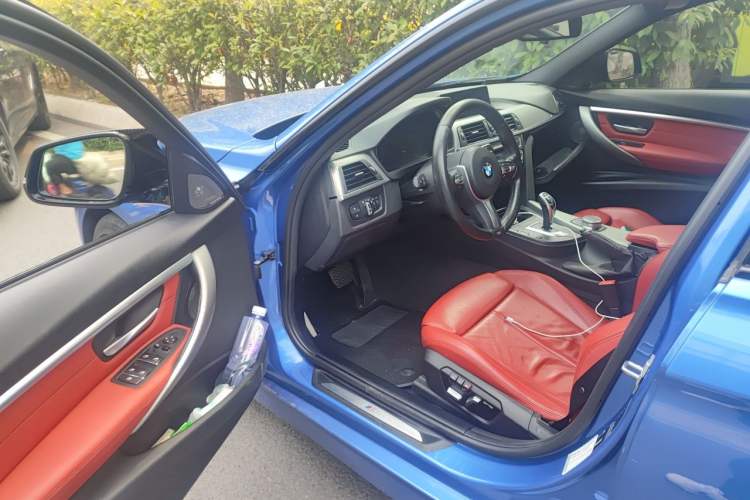 Used BMW 3 Series 2019 320i M Sport Night Edition Driver Seat