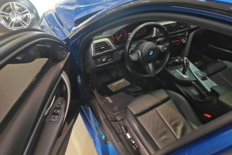 Used BMW 3 Series 2019 320i M Sport Night Edition Driver Seat