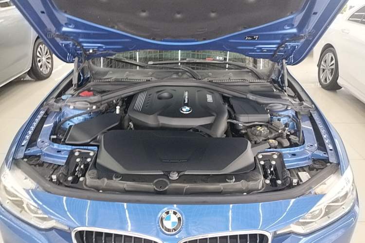 Used BMW 3 Series 2019 320i M Sport Package Engine Bay