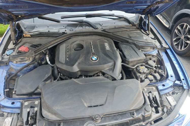 Used BMW 3 Series 2019 320i M Sport Package Engine Bay