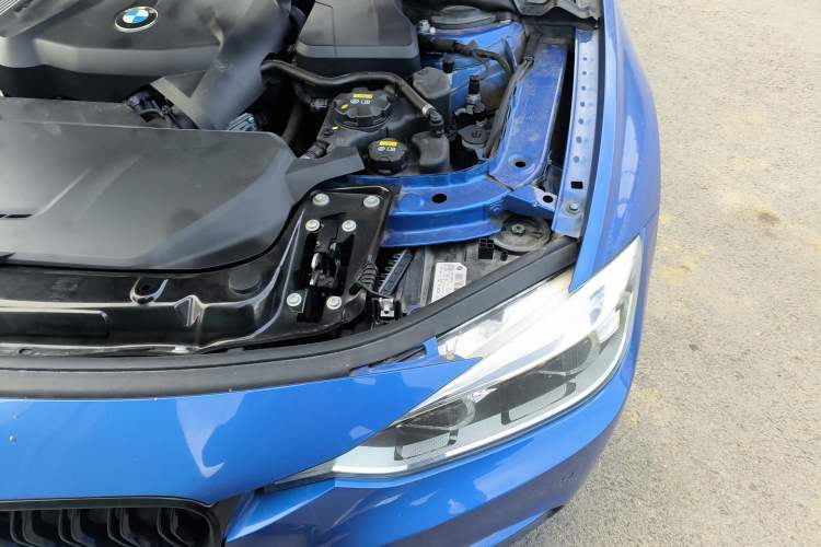 Used BMW 3 Series 2019 320i M Sport Package Engine Bay Left