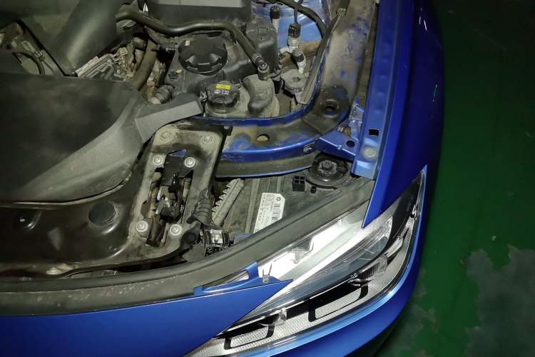 Used BMW 3 Series 2019 320i M Sport Package Engine Bay Left