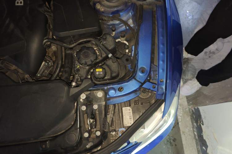 Used BMW 3 Series 2019 320i M Sport Night Edition Engine Bay Left