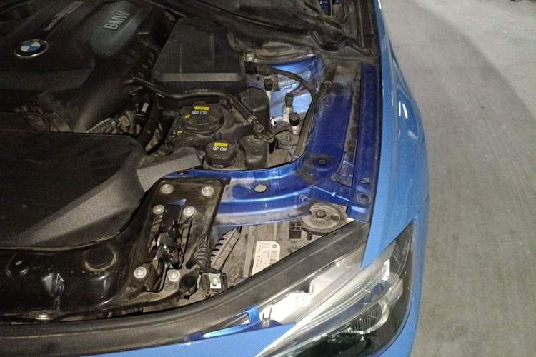 Used BMW 3 Series 2019 320i M Sport Night Edition Engine Bay Left