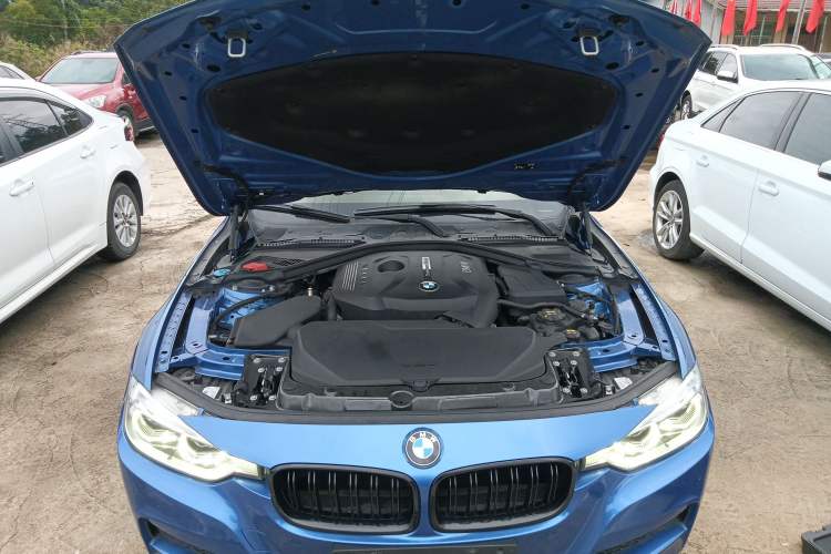 Used BMW 3 Series 2019 320i M Sport Package Engine Bay
