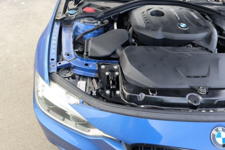 Used BMW 3 Series 2019 320i M Sport Package Engine Bay Right