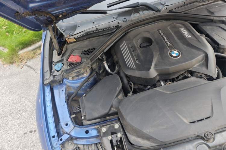 Used BMW 3 Series 2019 320i M Sport Package Engine Bay Right