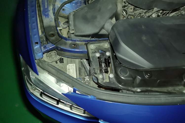 Used BMW 3 Series 2019 320i M Sport Package Engine Bay Right