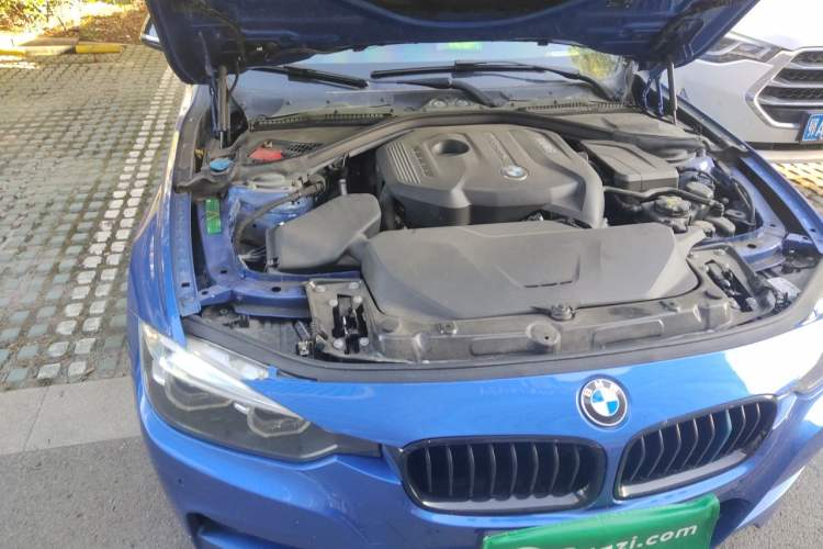 Used BMW 3 Series 2019 320i M Sport Night Edition Engine Bay Right
