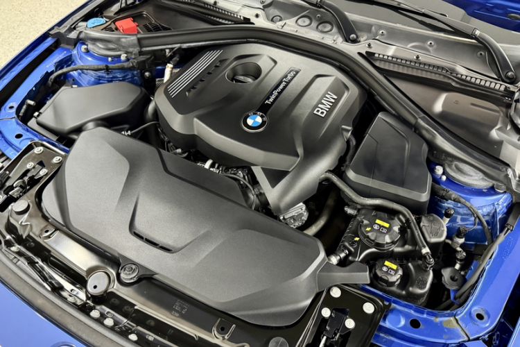 Used BMW 3 Series 2019 320i M Sport Package Exterior 5