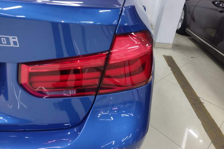 Used BMW 3 Series 2019 320i M Sport Package Exterior 6
