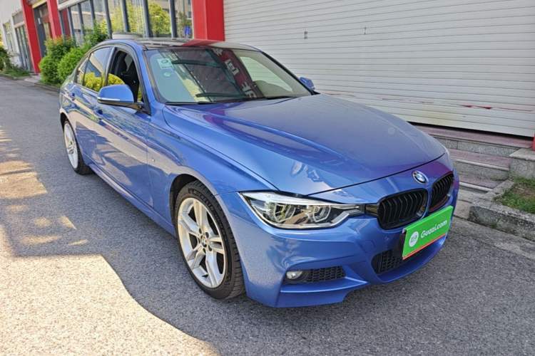 Used BMW 3 Series 2019 320i M Sport Package Front Right 45 Deg