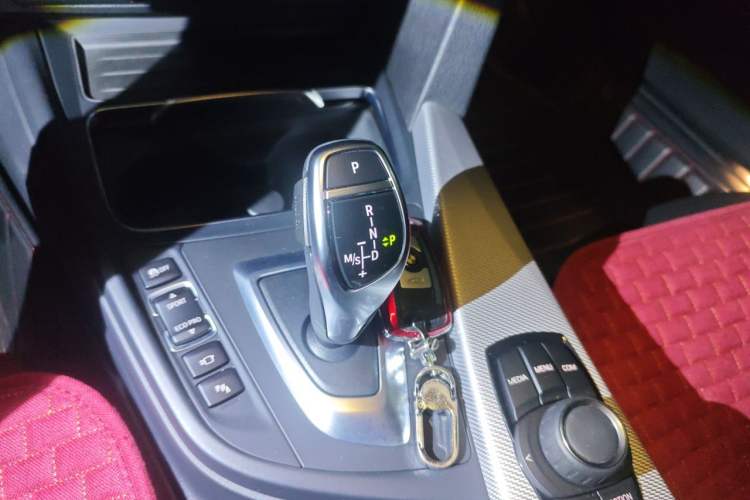 Used BMW 3 Series 2019 320i M Sport Package Gear Lever