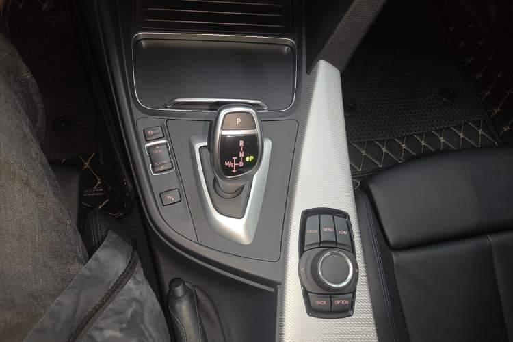 Used BMW 3 Series 2019 320i M Sport Package Gear Lever