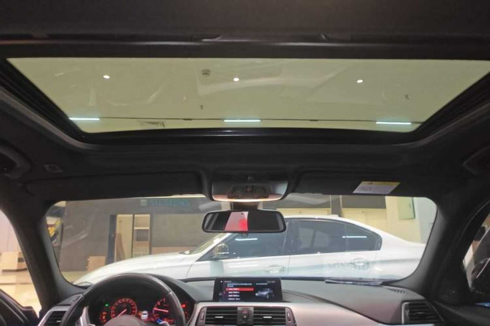 Used BMW 3 Series 2019 320i M Sport Night Edition Headliner