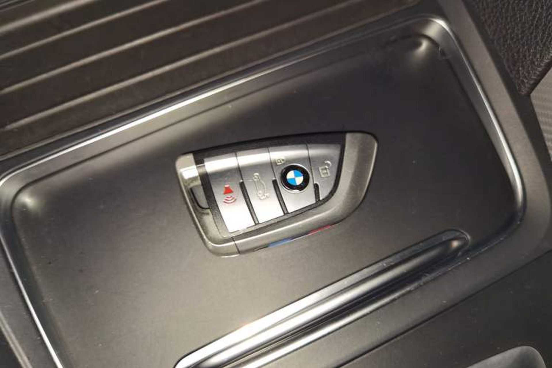 Used BMW 3 Series 2019 320i M Sport Night Edition Interior 1