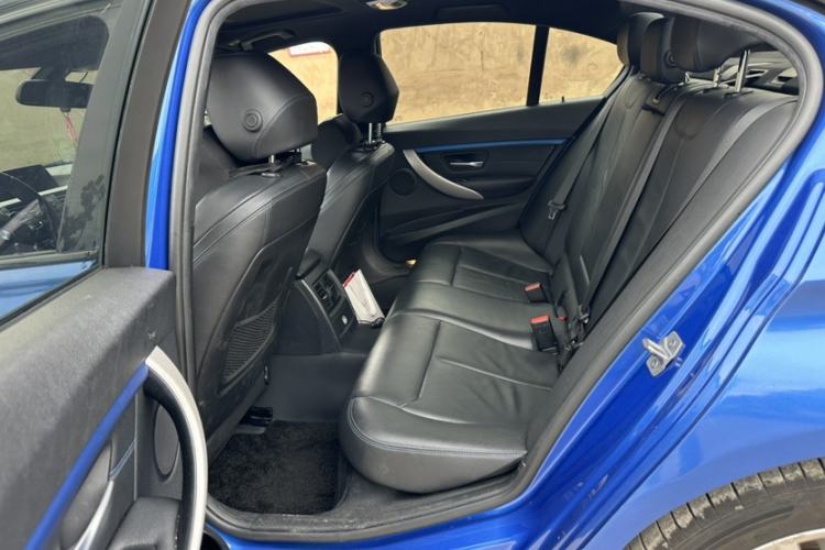 Used BMW 3 Series 2019 320i M Sport Package Interior 10