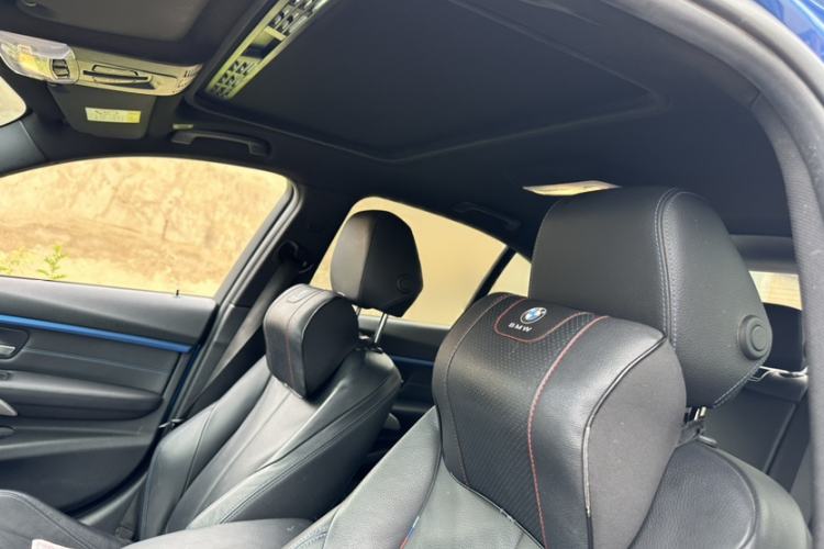 Used BMW 3 Series 2019 320i M Sport Package Interior 11
