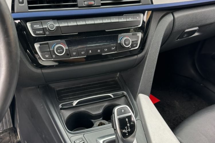 Used BMW 3 Series 2019 320i M Sport Package Interior 14