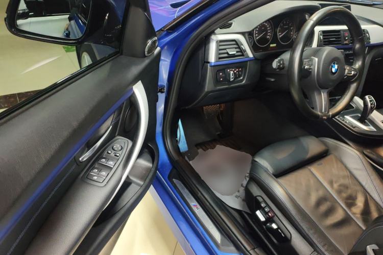 Used BMW 3 Series 2019 320i M Sport Package Interior 3