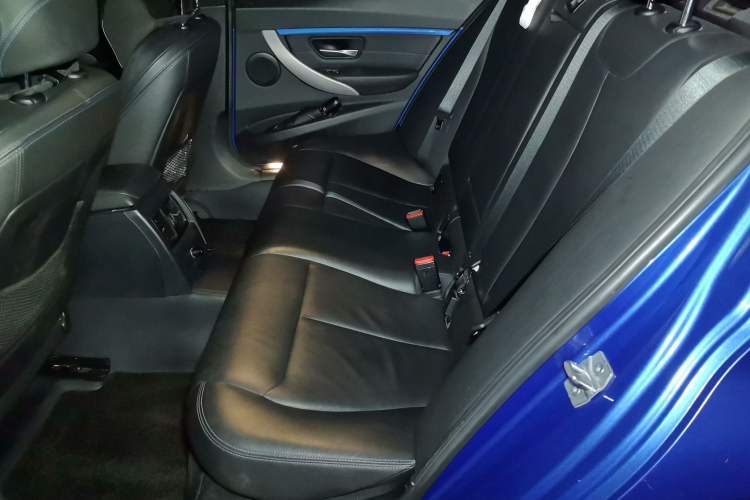 Used BMW 3 Series 2019 320i M Sport Package Interior 4