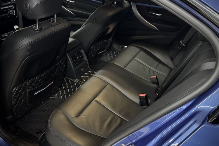 Used BMW 3 Series 2019 320i M Sport Package Interior 4