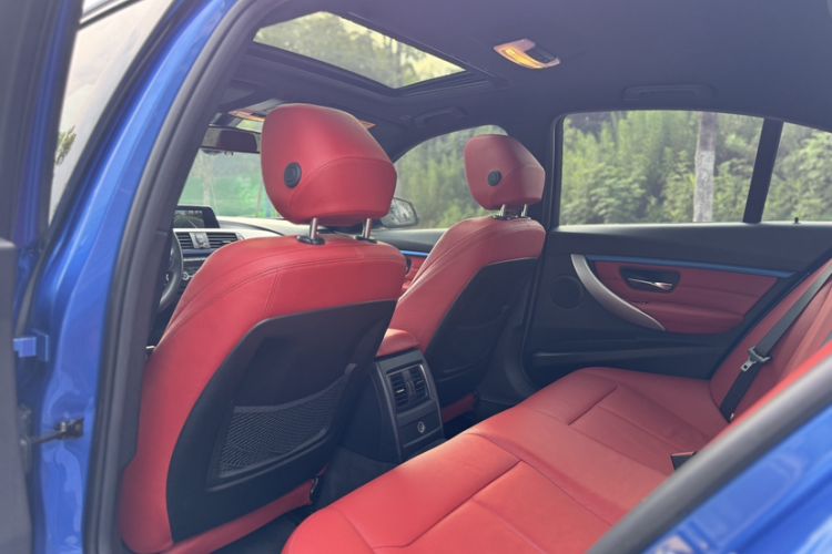 Used BMW 3 Series 2019 320i M Sport Package Interior 5