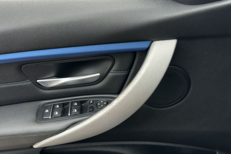 Used BMW 3 Series 2019 320i M Sport Package Interior 6