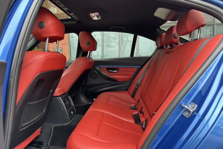 Used BMW 3 Series 2019 320i M Sport Package Interior 6