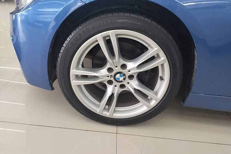 Used BMW 3 Series 2019 320i M Sport Package Left Front Wheel Hub