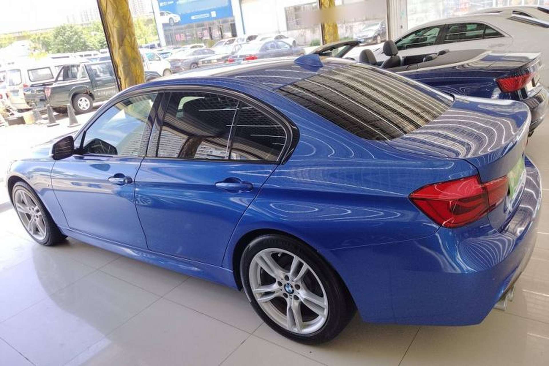 Used BMW 3 Series 2019 320i M Sport Package Left Side