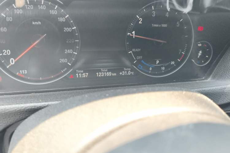 Used BMW 3 Series 2019 320Li M Sport Package Odometer Close Up