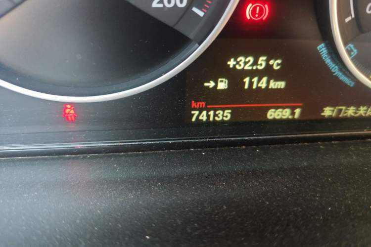 Used BMW 3 Series 2019 320i M Sport Package Odometer Close Up