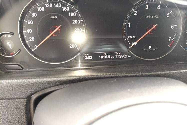 Used BMW 3 Series 2019 320Li M Sport Package Odometer Close Up