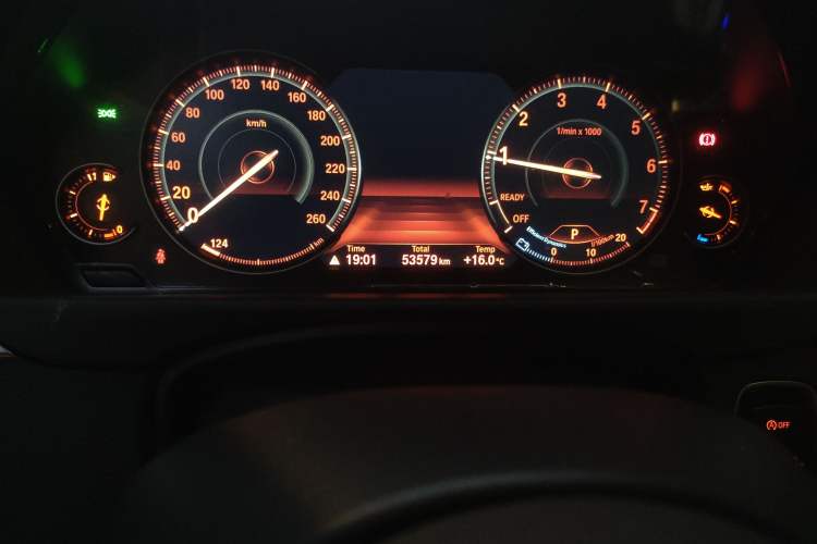 Used BMW 3 Series 2019 320i M Sport Night Edition Odometer Close Up