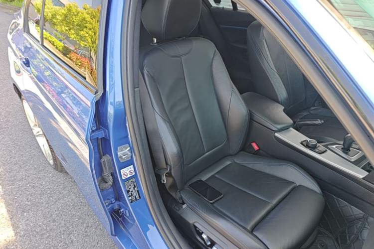 Used BMW 3 Series 2019 320i M Sport Package Right Front Seat