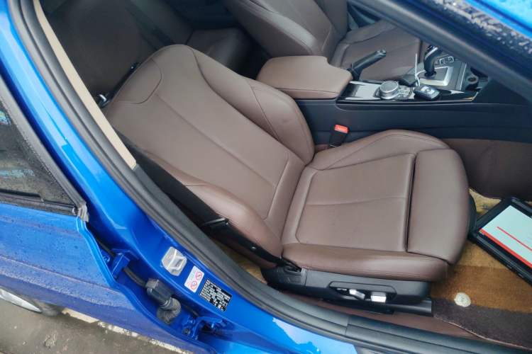 Used BMW 3 Series 2019 320Li M Luxury Package Right Front Seat