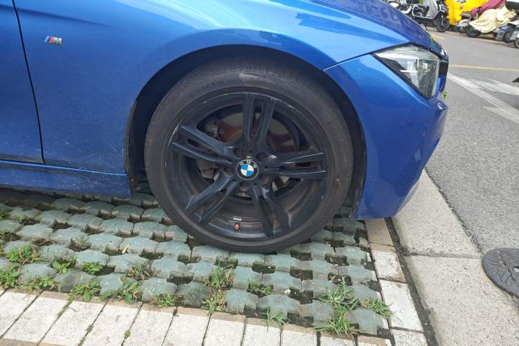 Used BMW 3 Series 2019 320Li M Sport Night Edition Right Front Wheel Hub