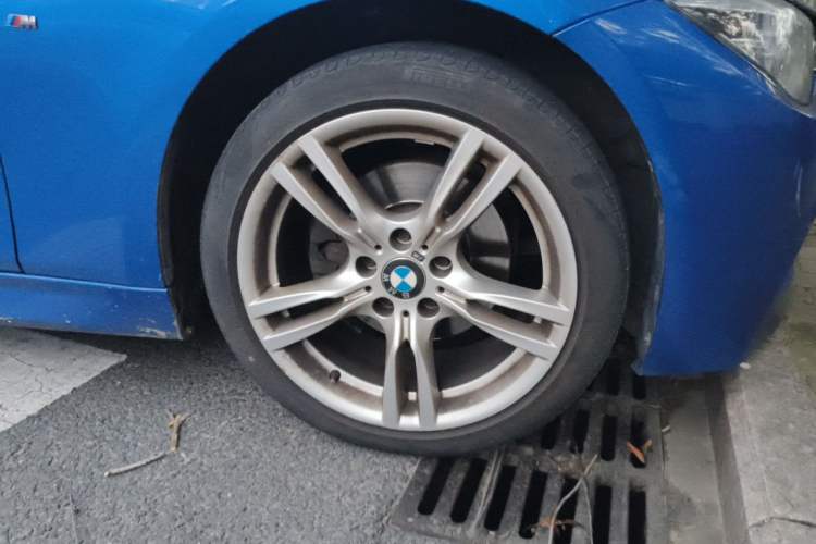 Used BMW 3 Series 2019 320Li M Sport Package Right Front Wheel Hub