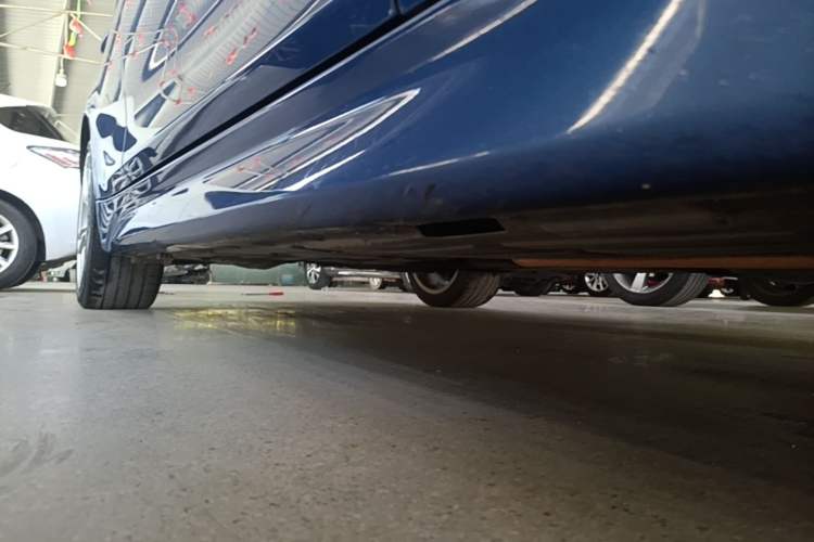 Used BMW 3 Series 2019 320i M Sport Package Right Side Sill