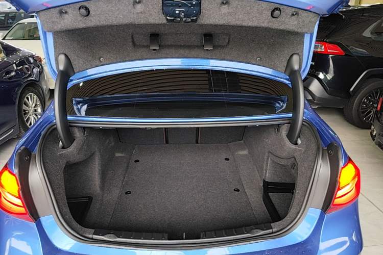 Used BMW 3 Series 2019 320Li M Sport Package Trunk