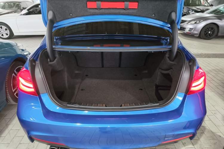 Used BMW 3 Series 2019 320i M Sport Package Trunk
