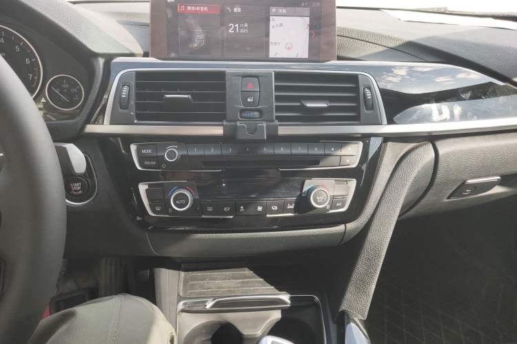 Used BMW 3 Series 2019 320Li Fashion Model Audio And AC Panel