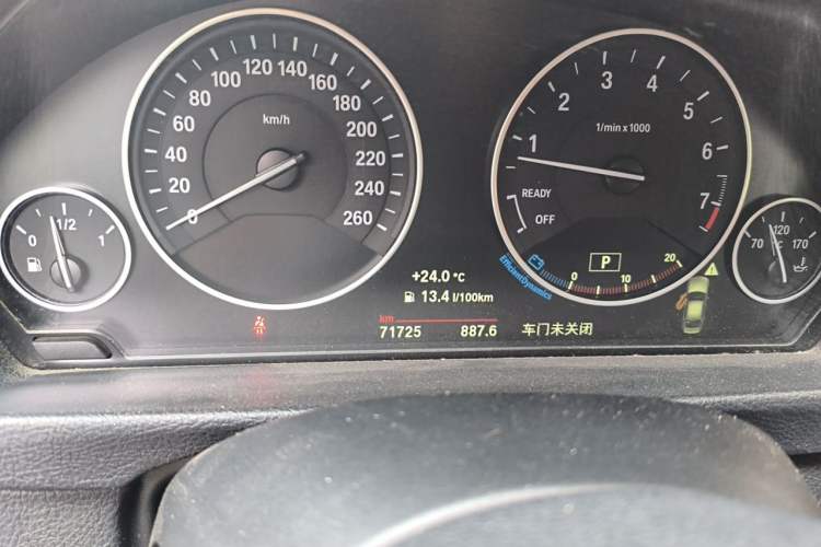 Used BMW 3 Series 2019 320Li Fashion Model Odometer Close Up
