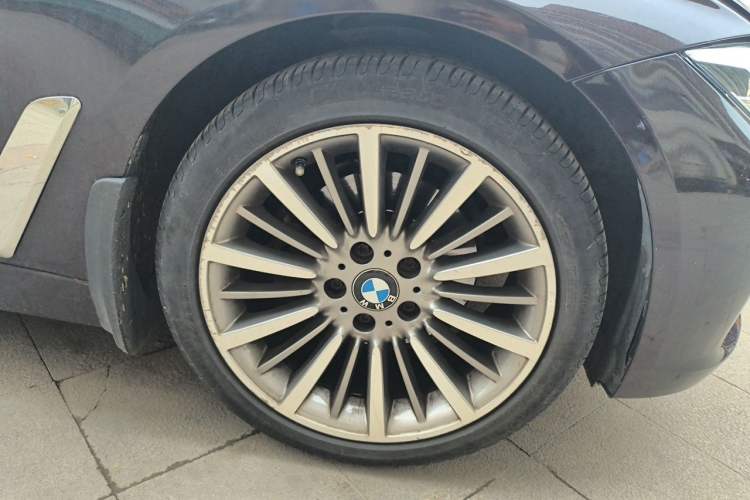 Used BMW 3 Series 2019 320Li Fashion Model Right Front Wheel Hub