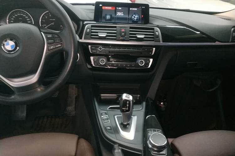 Used BMW 3 Series 2019 320Li xDrive Fashion Model Audio And AC Panel