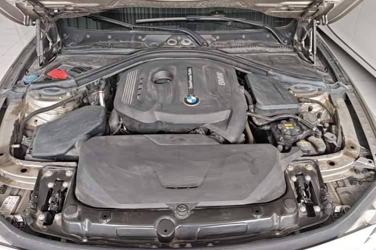 Used BMW 3 Series 2019 320Li Fashion Model Engine Bay